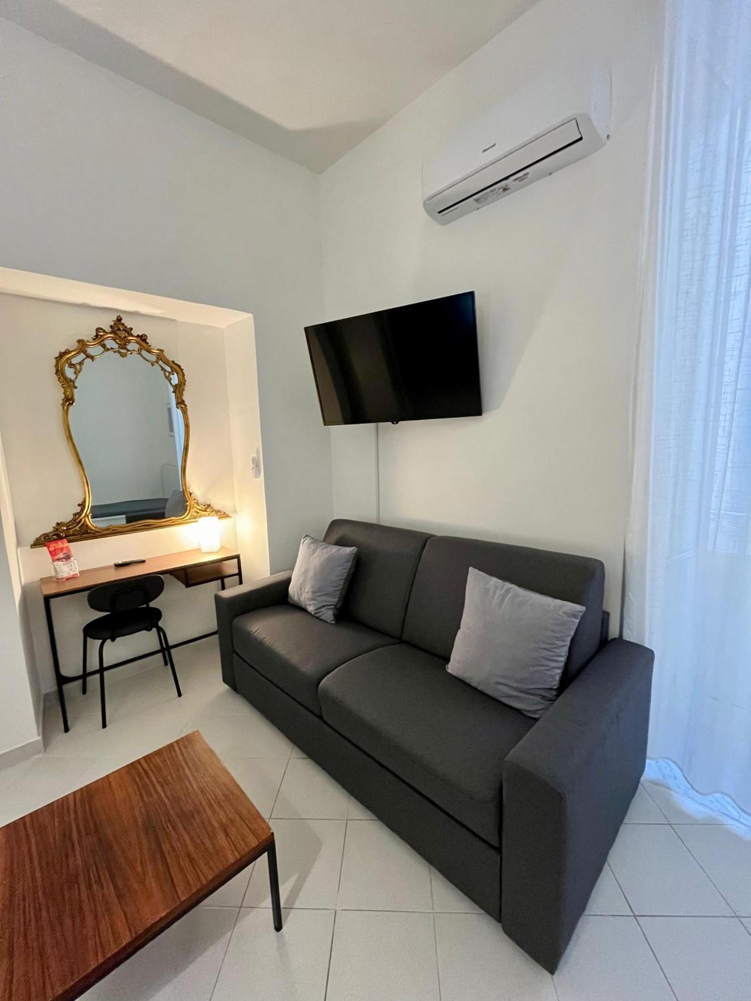 나폴리 Pop Santa Chiara B&B 외부 사진